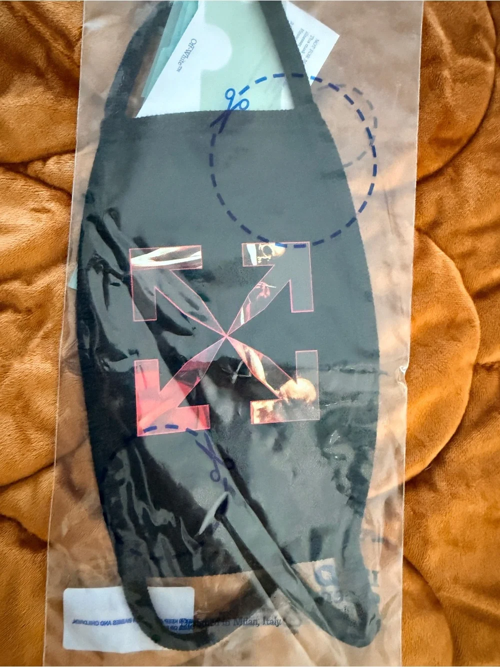NWT Off-White Caravaggio Black Red Arrow Cotton Face Mask